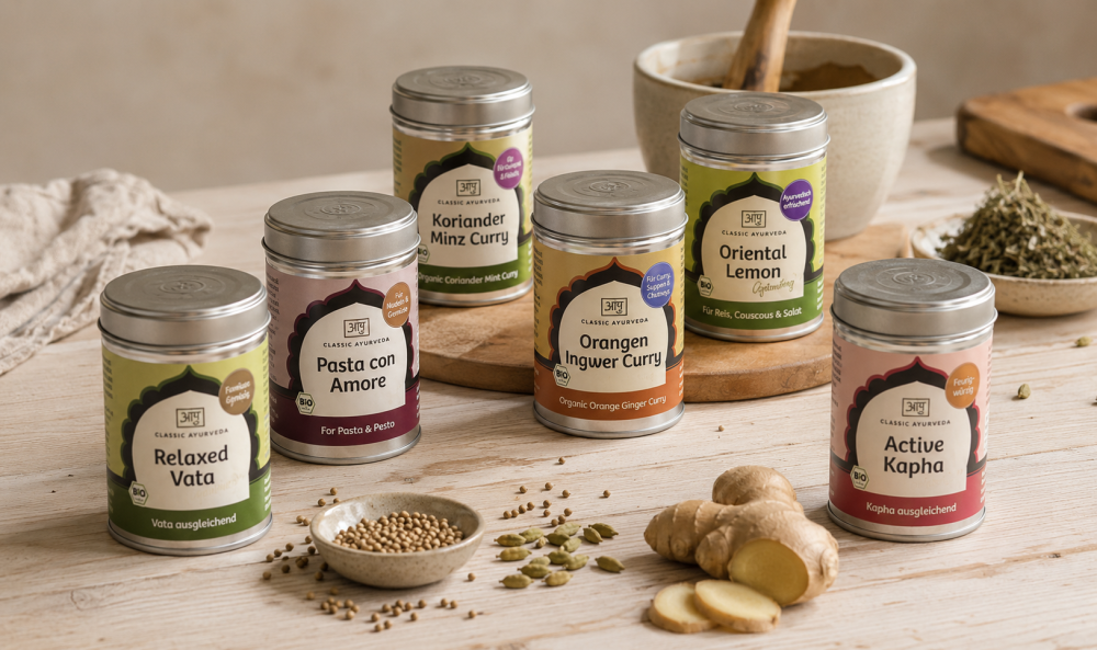Auswahl ayurvedischer Gewürzmischungen für unterschiedliche Gerichte und Doshas